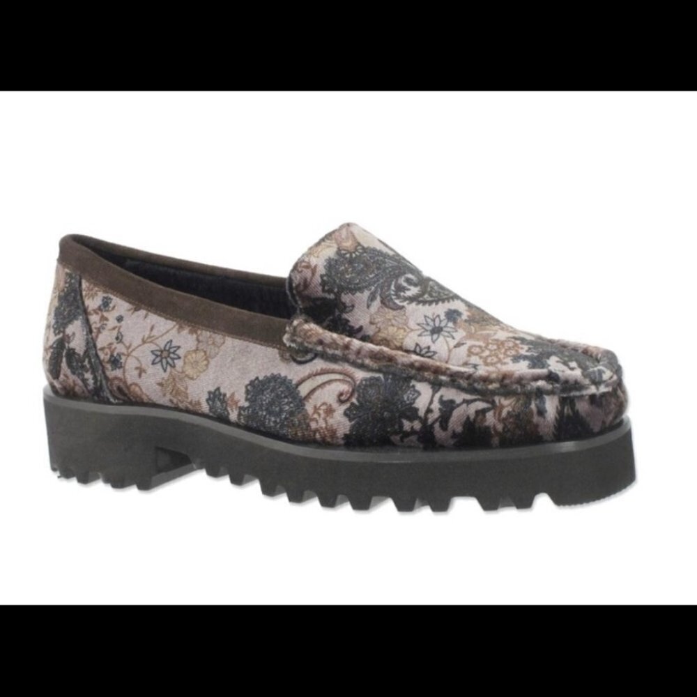 RON WHITE Sz 38.5  Velvet Loafer with Chunky Vibram Sole. Made in Italy